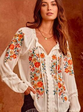 🔸️NWT Savanna Jane White Gauzy Embroidered Floral Boho Top Small